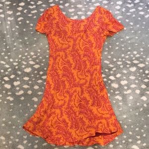 Silk Kay Unger Paisley short sleeve short dress